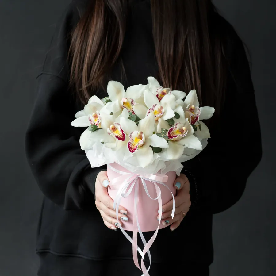 Авторская коробка из белых орхидей  №877