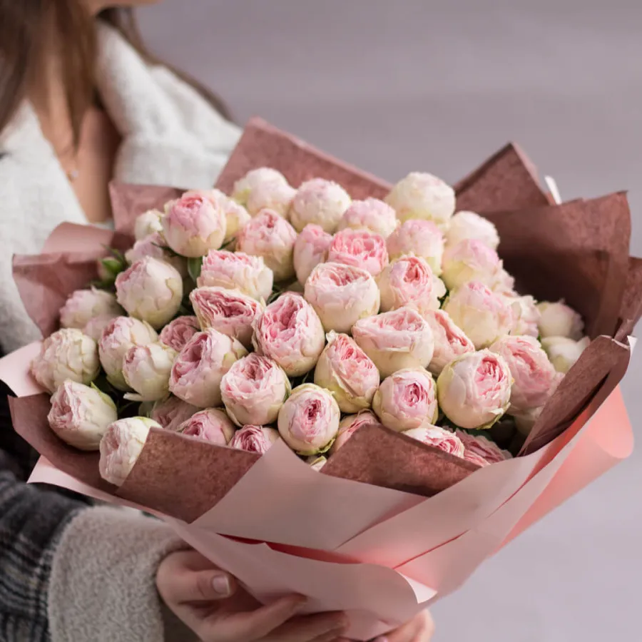 Монобукет пионовидных роз "Мэнсфилд парк XL" №221 Монобукет пионовидных роз "Мэнсфилд парк XL" №221