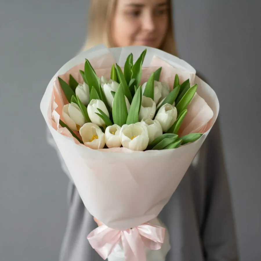 Монобукет белых тюльпагнов №438