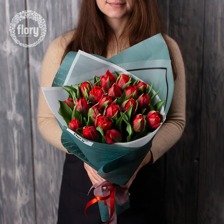 Букет алых тюльпанов №137