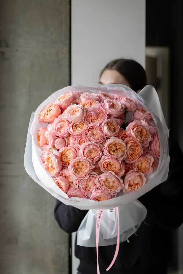 Монобукет пионовидных кустовых роз Джульетта №535