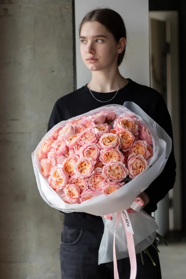 Монобукет пионовидных кустовых роз Джульетта №535