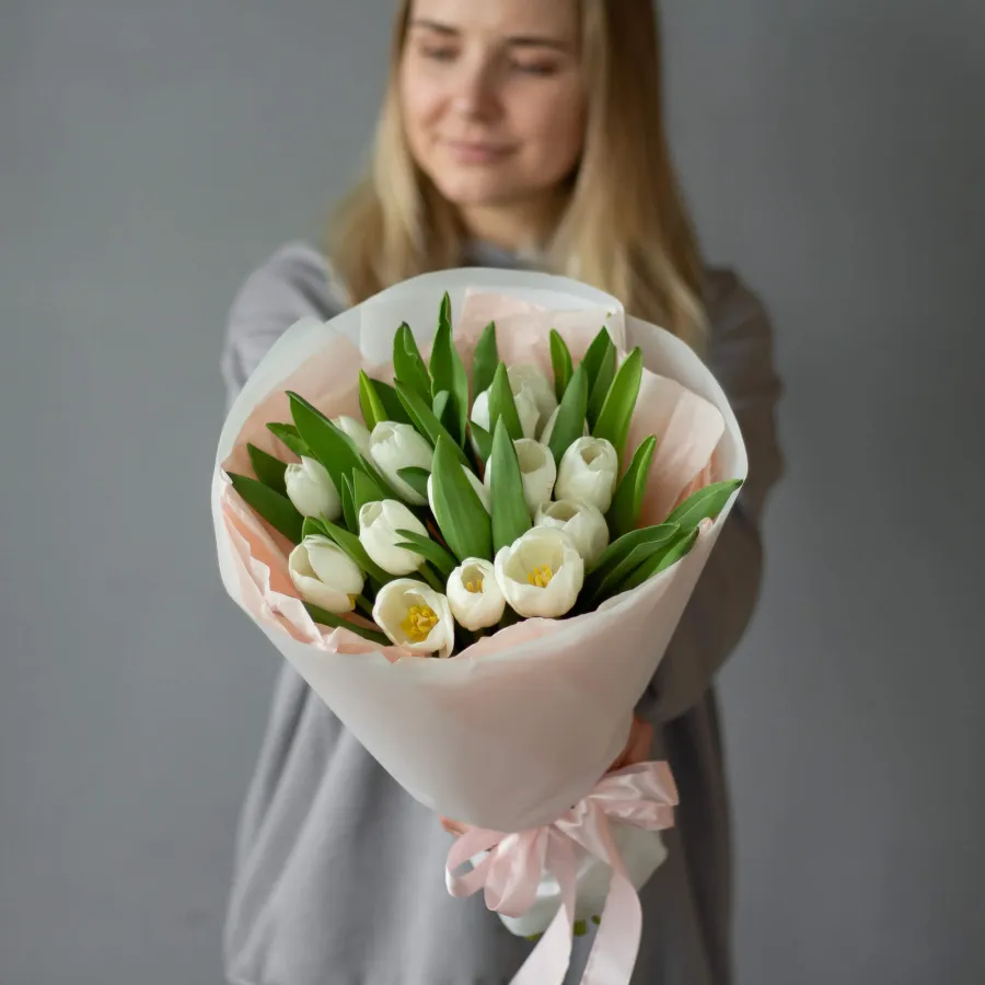 Монобукет белых тюльпагнов №438