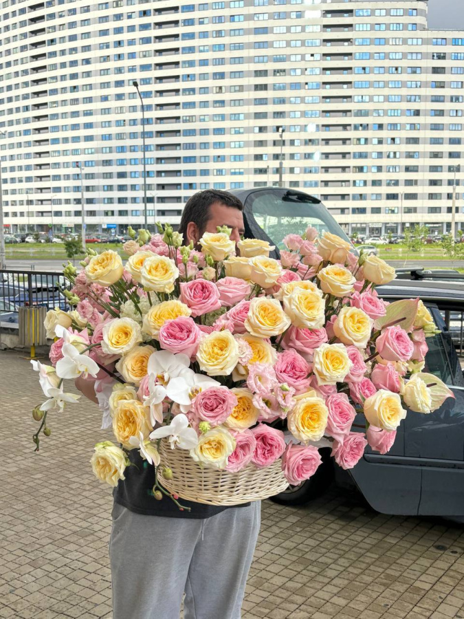 Корзина ароматных роз №555