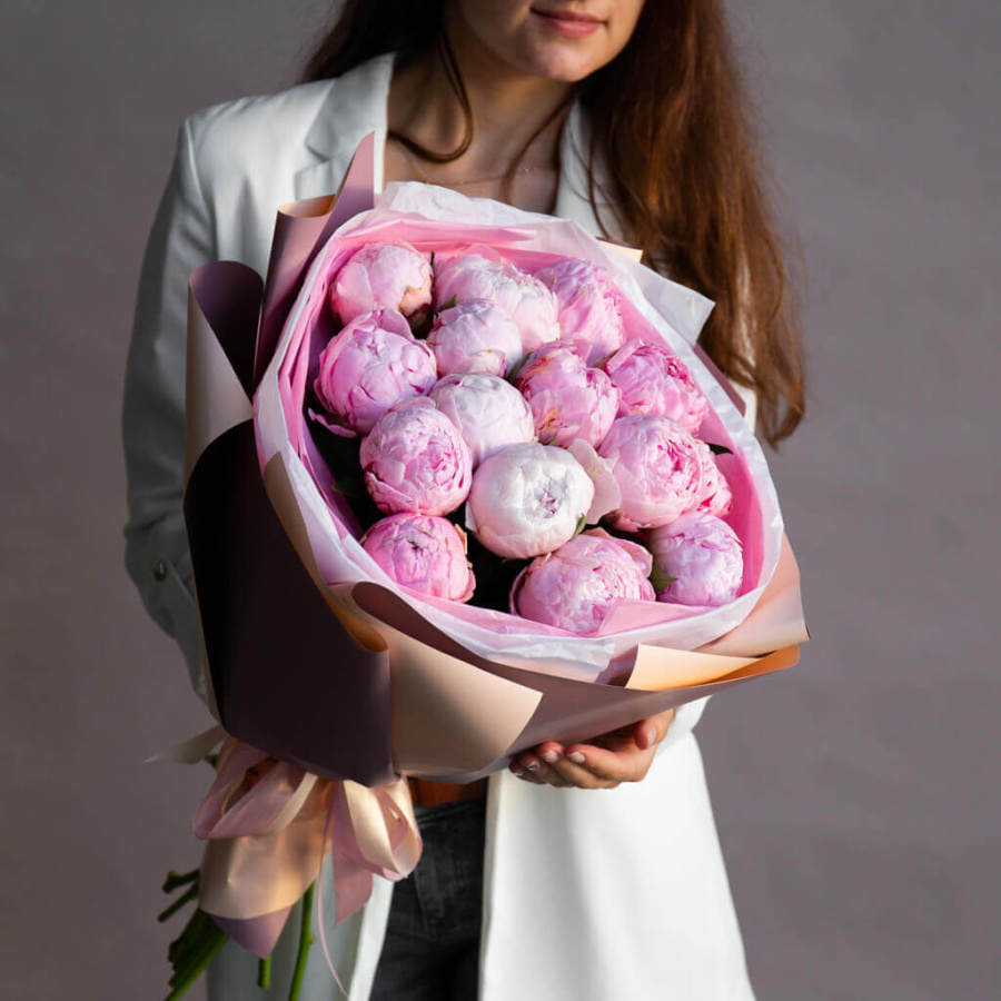 Букет из 15 розовых пионов №179