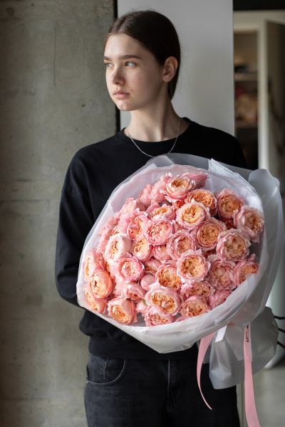 Монобукет пионовидных кустовых роз Джульетта №535