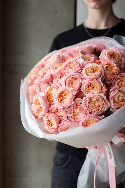 Монобукет пионовидных кустовых роз Джульетта №535