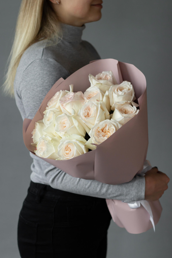 Монобукет пионовидных роз Вайт Охара №431