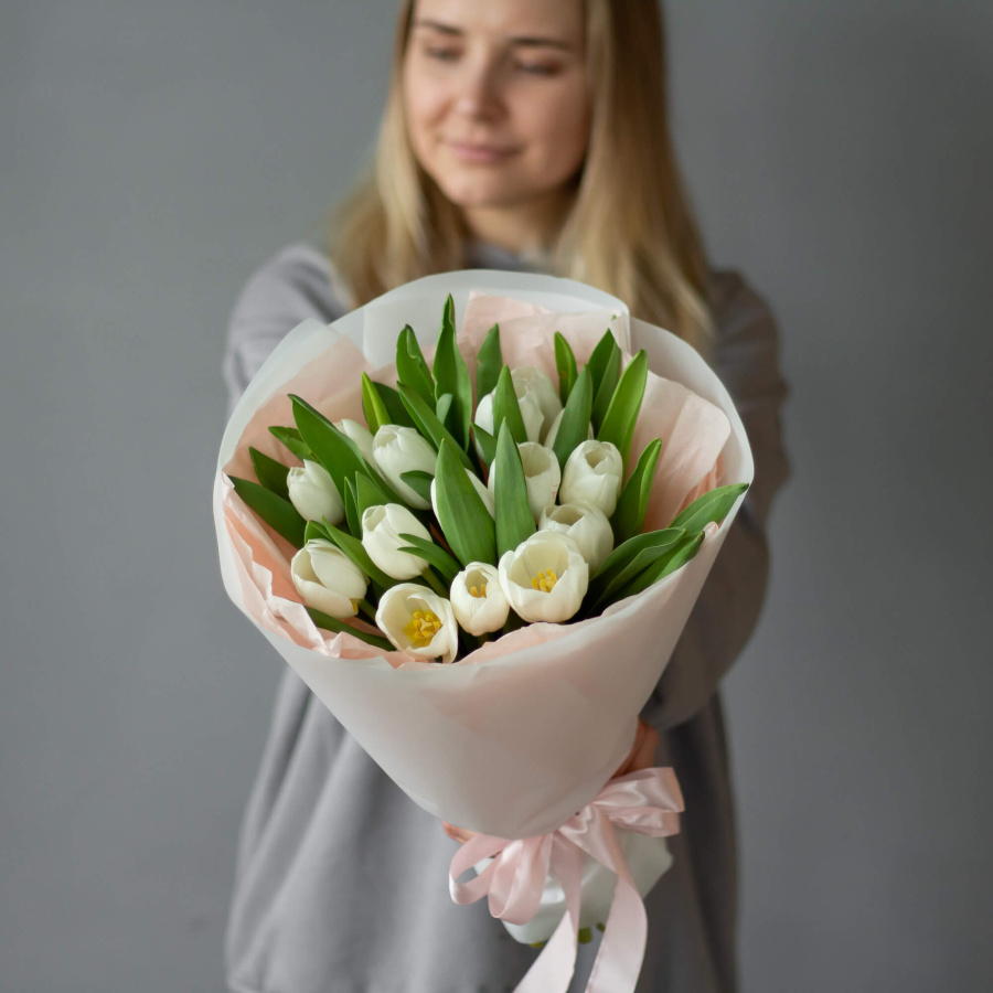 Монобукет белых тюльпагнов №438