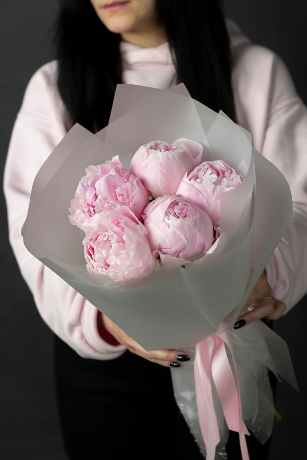 Монобукет из 5 пионов №354