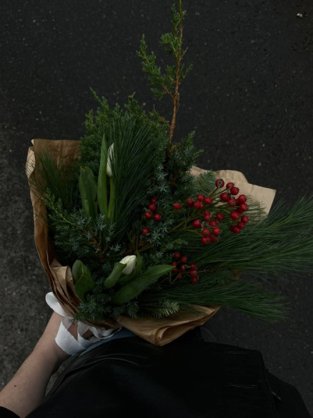 Букет Зимний с шиповником