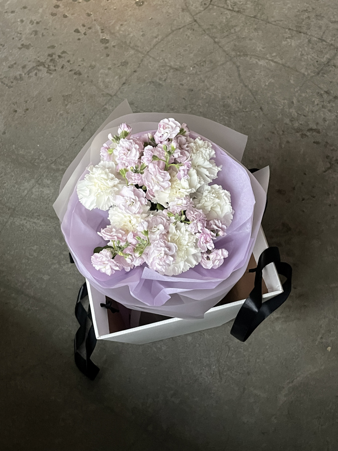 Дуобукет из диантусов и маттиолы №489