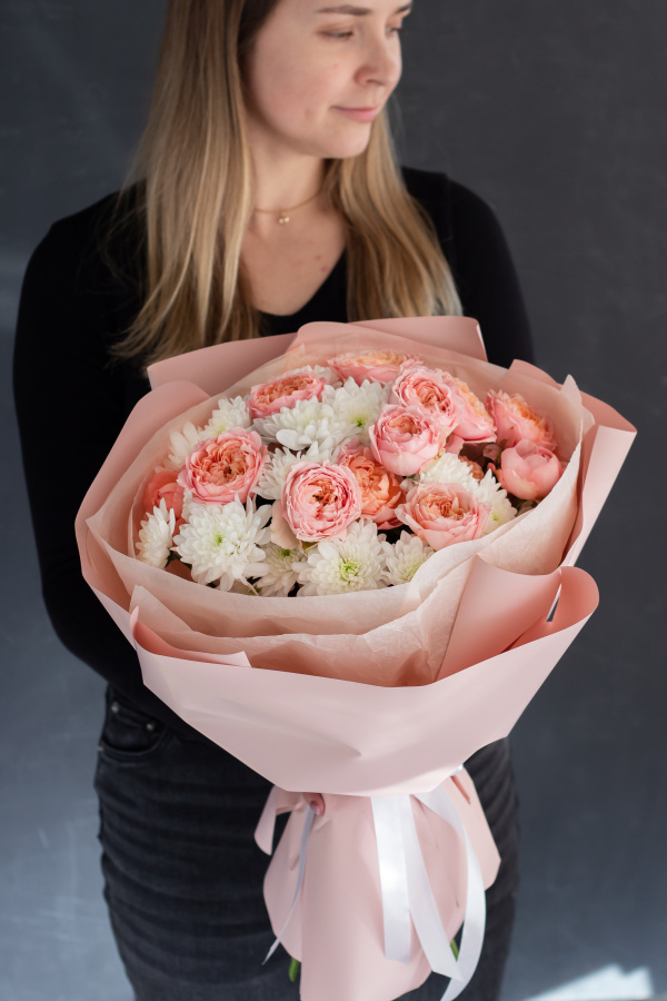 Дуобукет из пионовидных роз и хризантемы №465