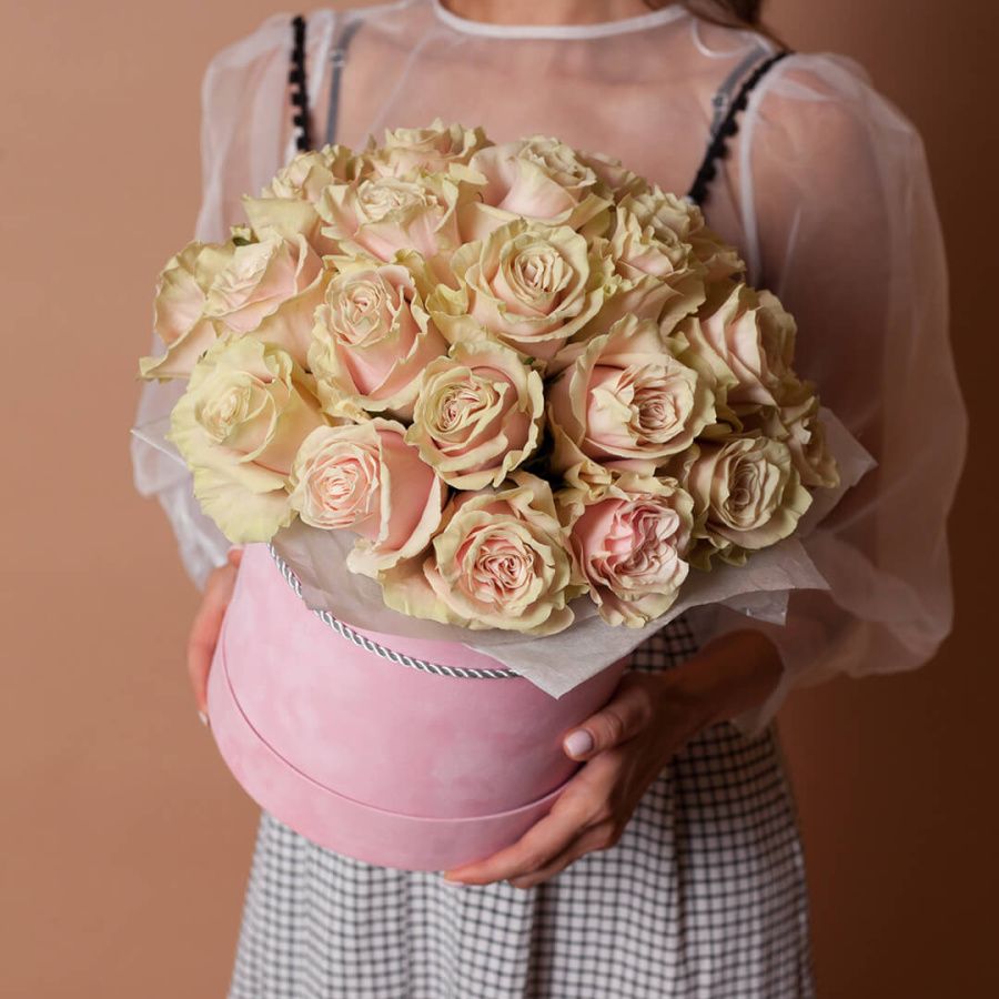 Бархатная коробка из 25 розовых роз "Пинк мондиаль"  №39