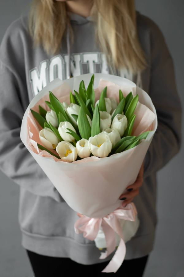 Монобукет белых тюльпагнов №438